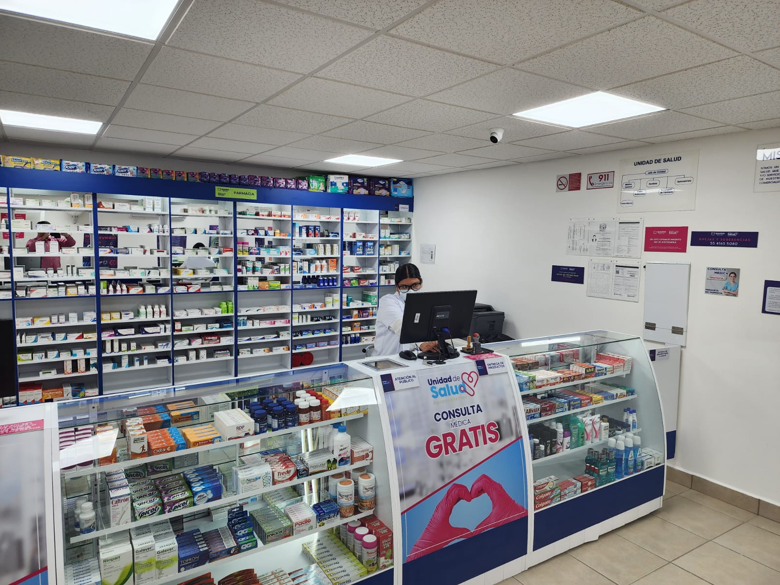 Interior de una farmacia de la Unidad de Salud